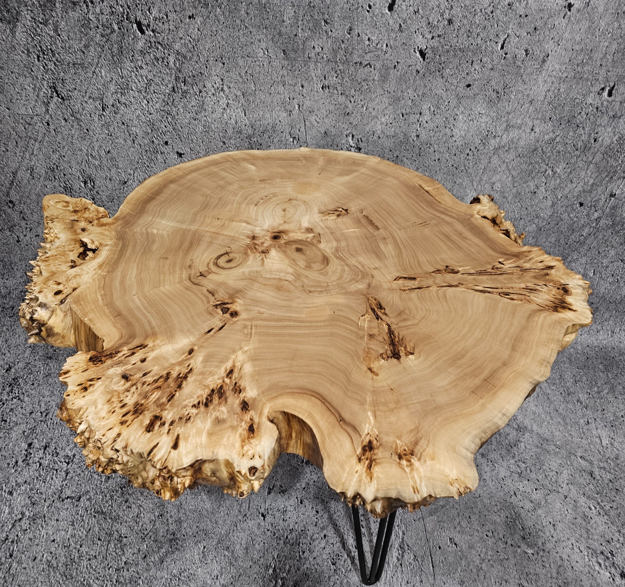 Meble drewniane do salonu – 5 sposobów na doskonałą aranżację IMG 20250106 WA0026